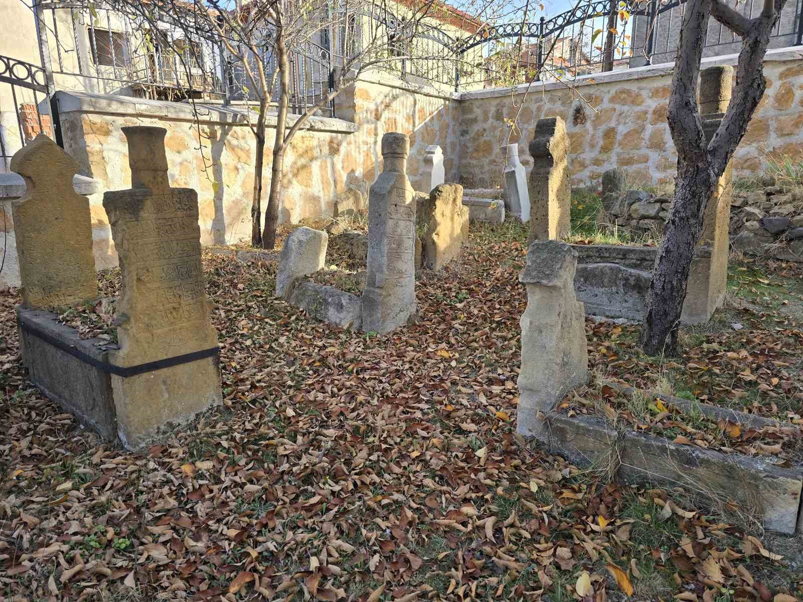 tekke arapdede camii asirlik tarihiyle ziyaretcilere ve cemaate kapisini aciyor 4