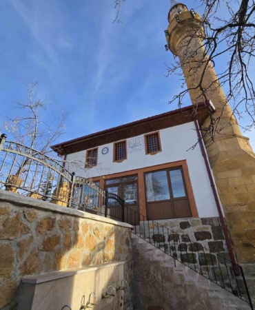 tekke-arapdede-camii-asirlik-tarihiyle-ziyaretcilere-ve-cemaate-kapisini-aciyor-Ia9u15M9.jpg