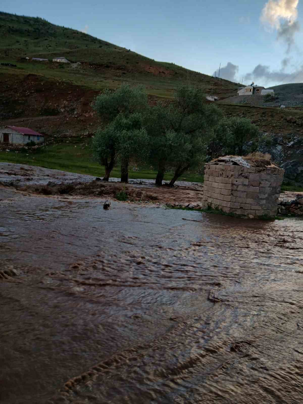 tekmanda dogal afet sel ve kasirga pes pese geldi 1 seg9NgZl