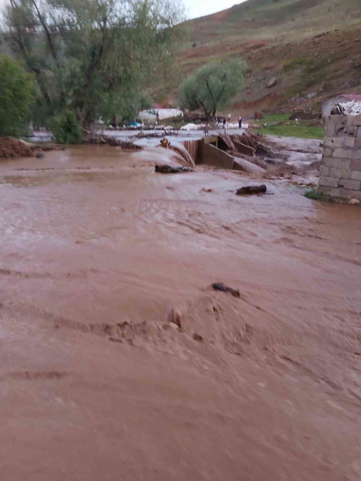 tekmanda dogal afet sel ve kasirga pes pese geldi 2 reMfhDgJ