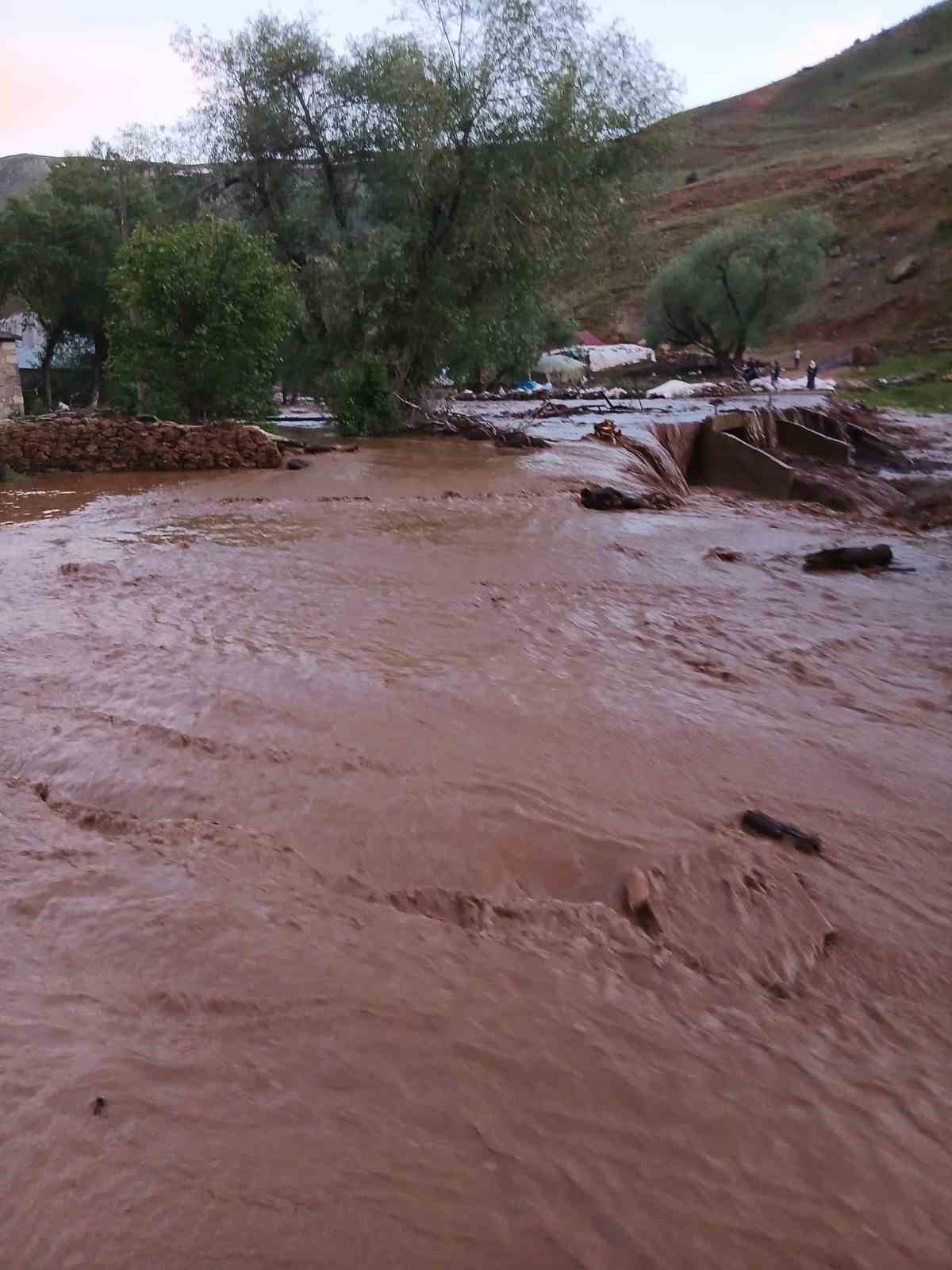 tekmanda dogal afet sel ve kasirga pes pese geldi 3 yUF1TZOG