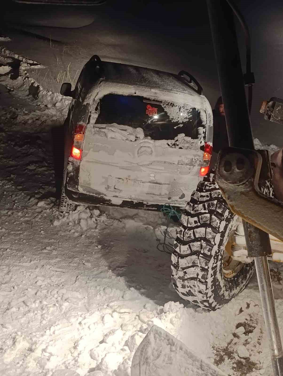 tekmanda karda mahsur kalan arac belediye ekiplerince kurtarildi 2