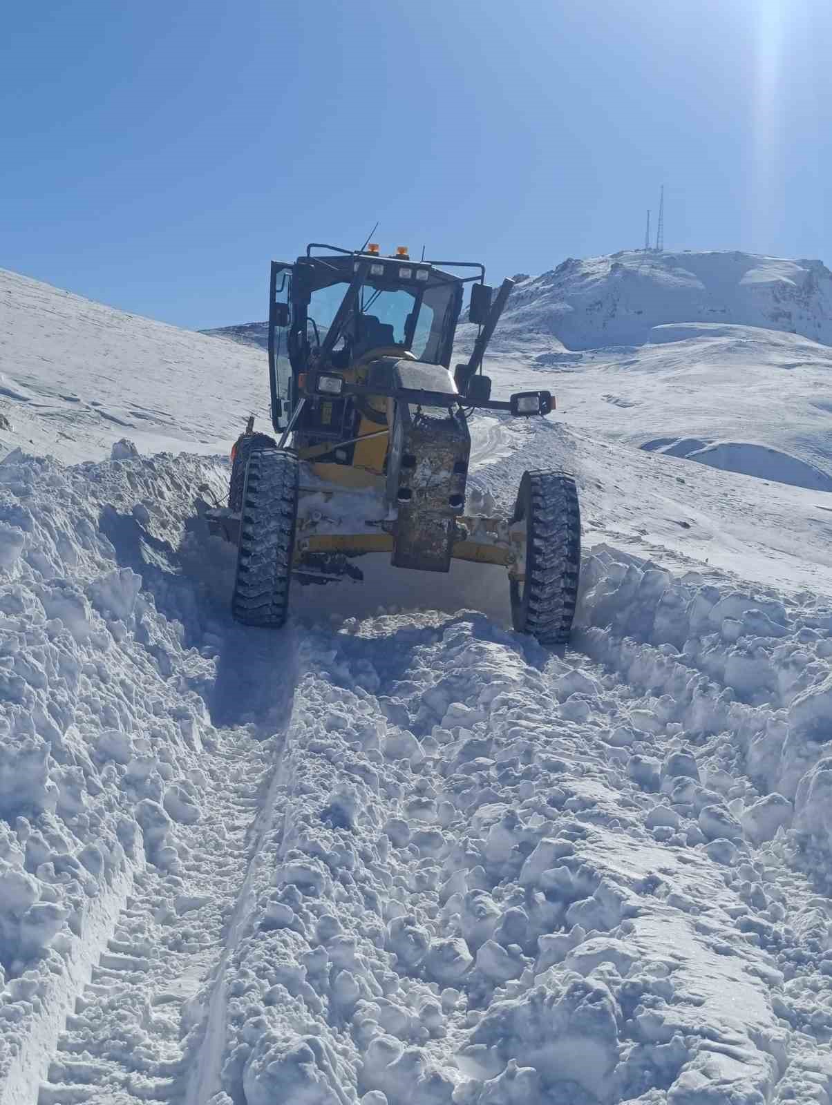 tekmanda karda mahsur kalan arac belediye ekiplerince kurtarildi 4 MALaITMI