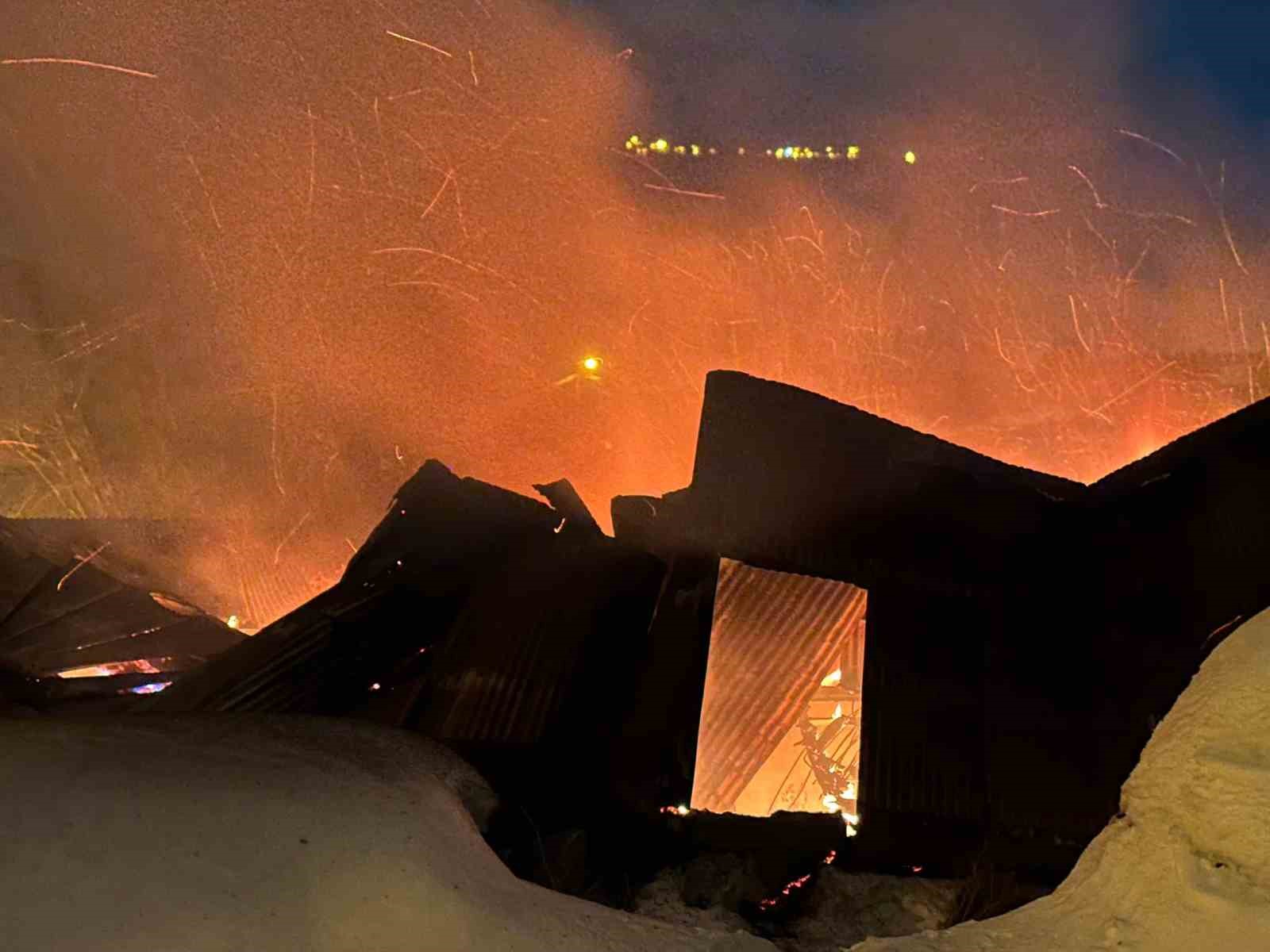 tekmanda korkutan yangin 3 ev kullanilamaz hale geldi 1 QIqBNzHu