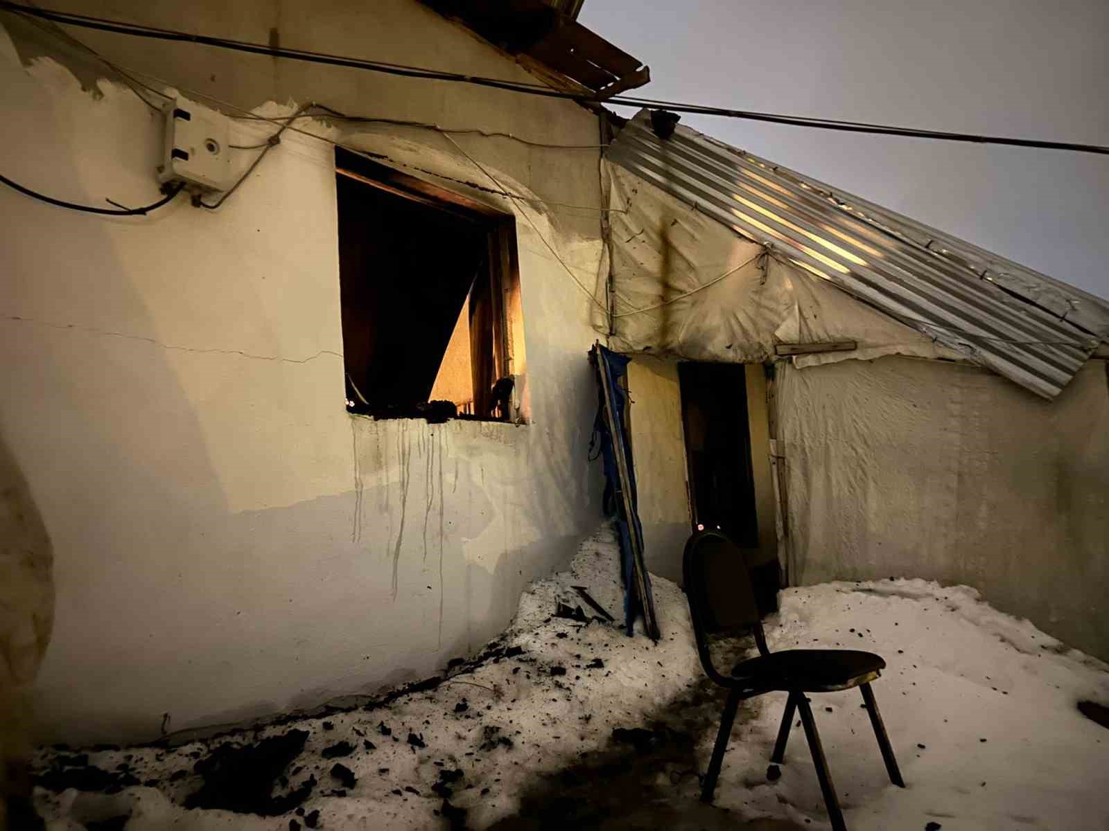 tekmanda korkutan yangin 3 ev kullanilamaz hale geldi 2 VCIbhevv