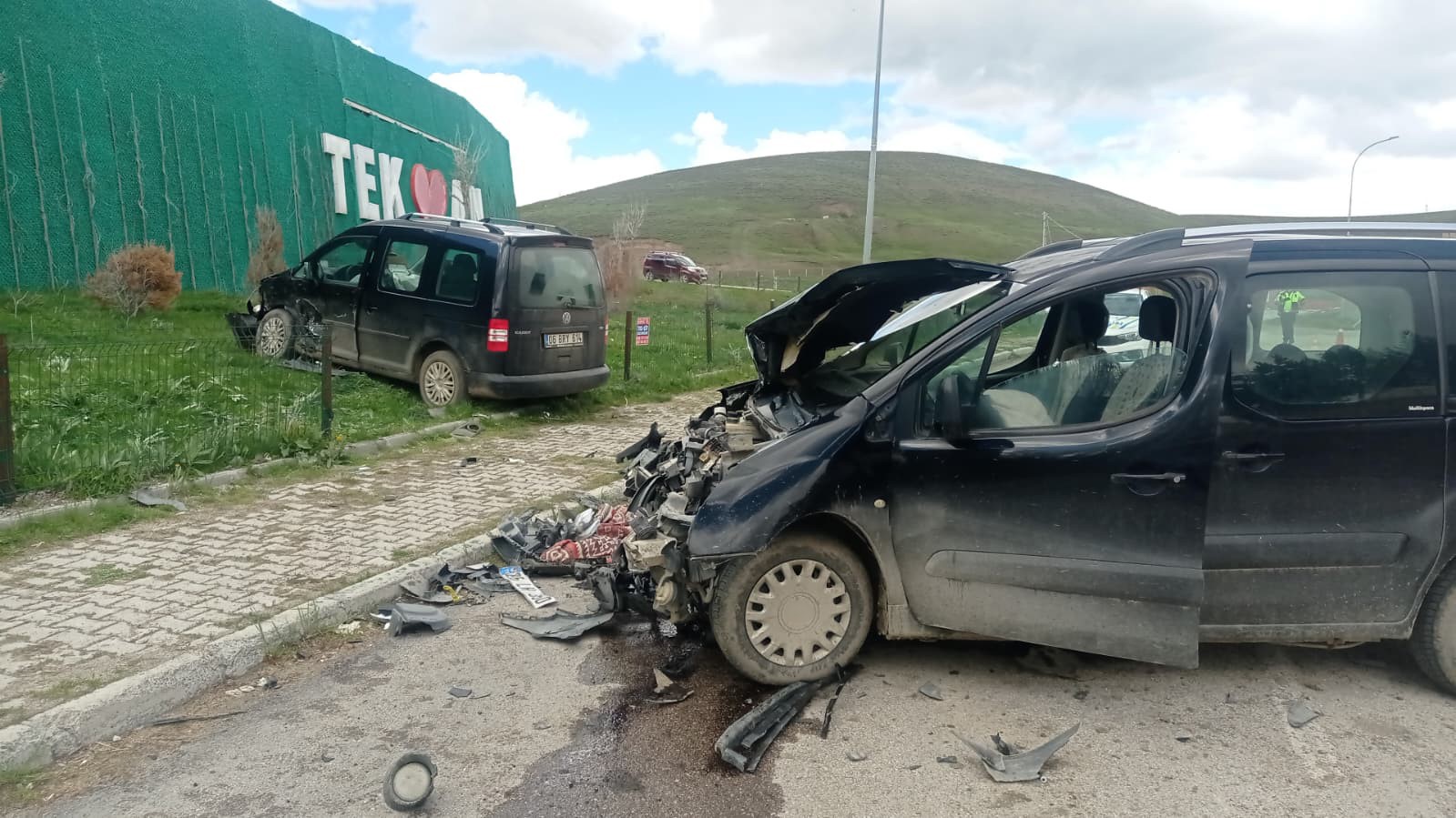tekmanda trafik kazasi 6 yarali 0 98UfCg3u