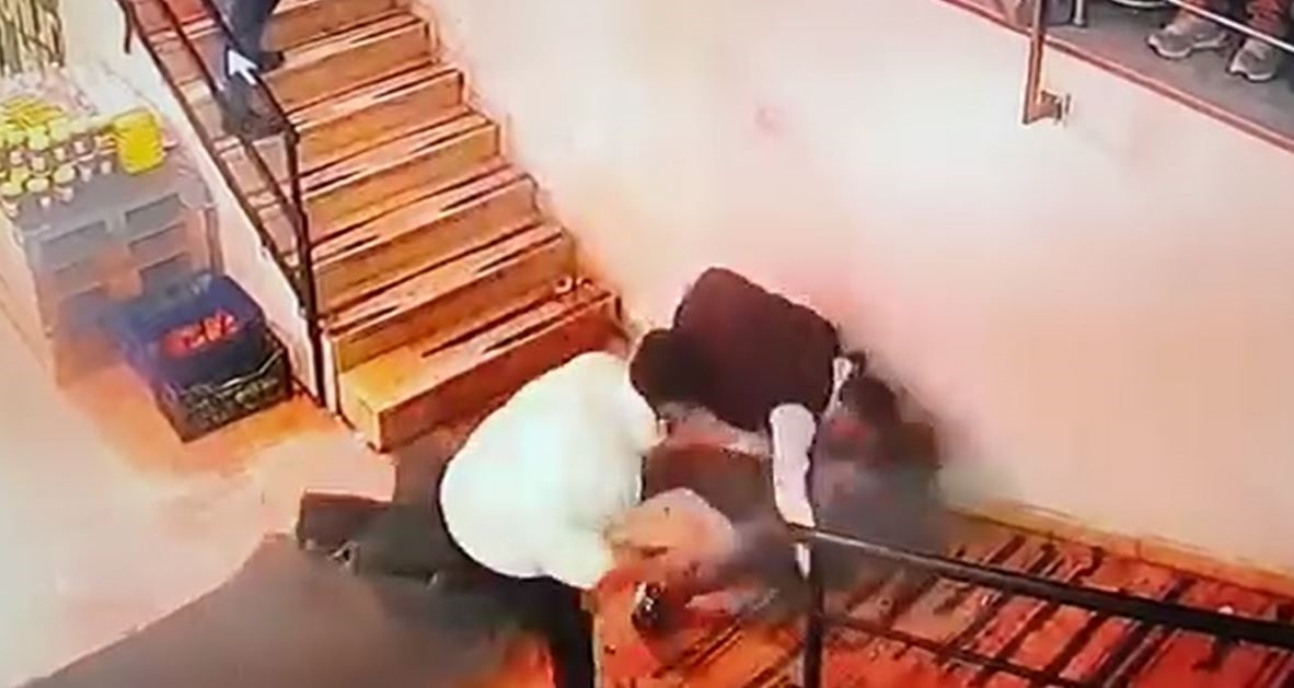 tekme tokat birbirilerine girdiler o anlar kamerada 1 hkzgLWPg