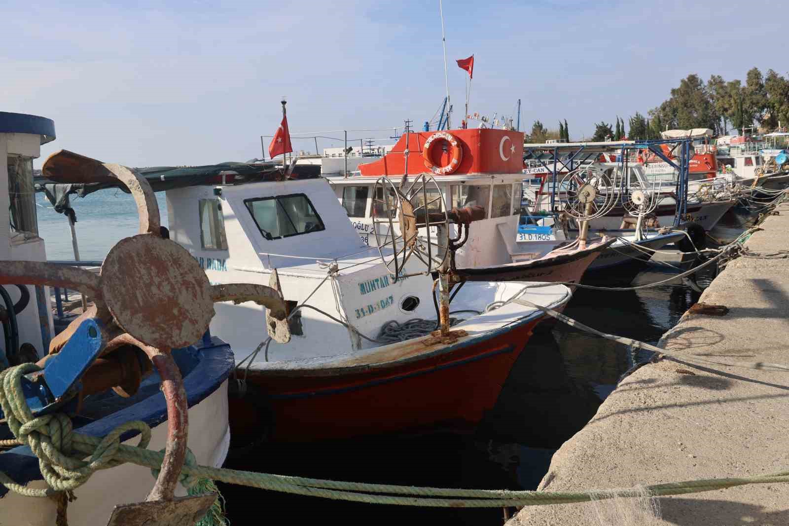 teknesi denizde bulunan kayip balikci 3 gundur akdenizde araniyor 4 CLwp4Jaz
