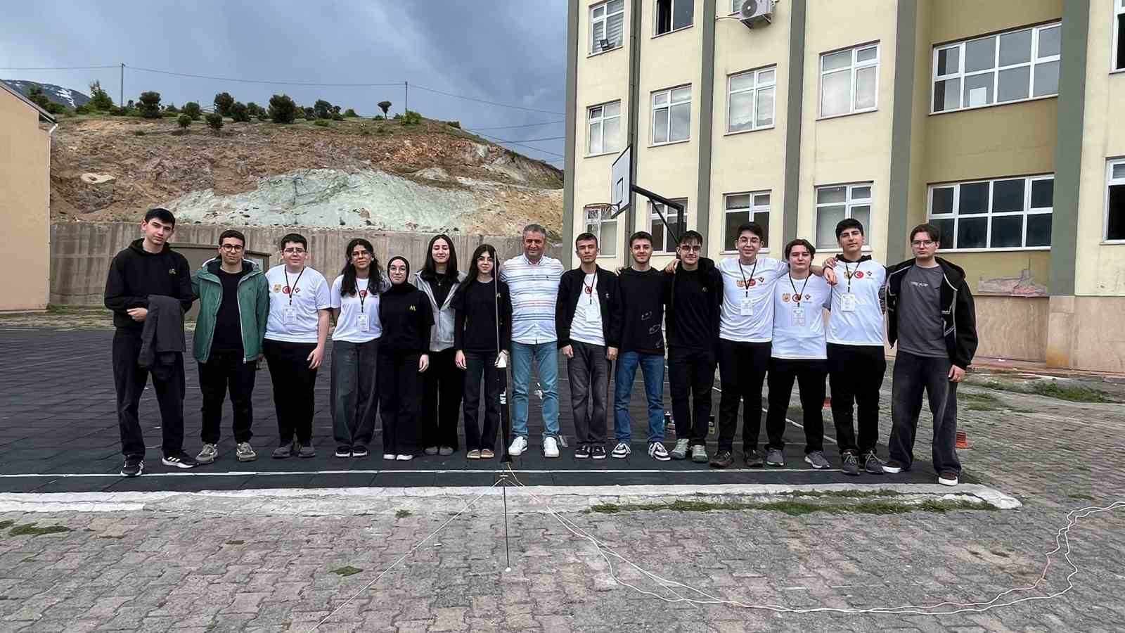 TEKNOFEST’te ikinci olan Artvin Fen Lisesi öğrencileri roket projesiyle bu yıl birinciliği hedefliyor 5 teknofestte ikinci olan artvin fen lisesi ogrencileri roket projesiyle bu yil birinciligi hedefliyor 1 BZKJSvUI