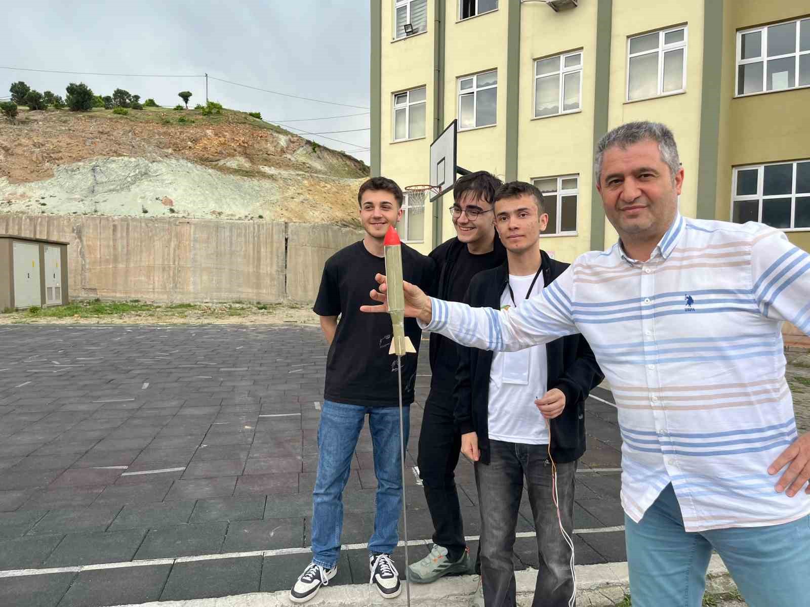 TEKNOFEST’te ikinci olan Artvin Fen Lisesi öğrencileri roket projesiyle bu yıl birinciliği hedefliyor 7 teknofestte ikinci olan artvin fen lisesi ogrencileri roket projesiyle bu yil birinciligi hedefliyor 3 YIUBFKvb
