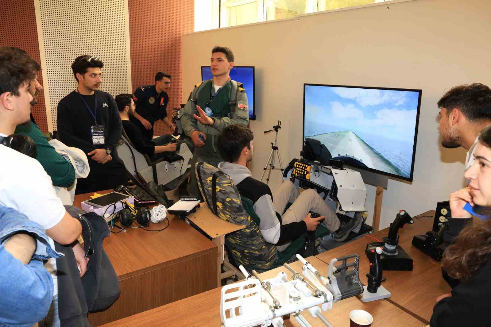 teknoloji fuarinda sektor temsilcileri ogrencilerle bulustu 4 nmi5mLFX