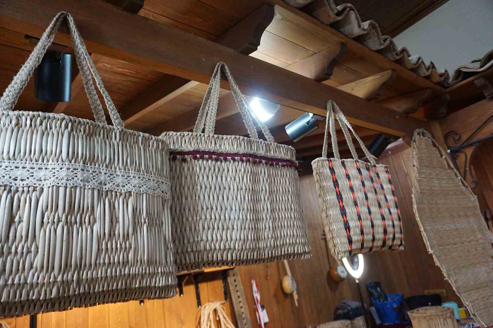 teknolojiye inat hasir dokumaciligi tirede yasatilmaya devam ediyor 1 LUXKJFin