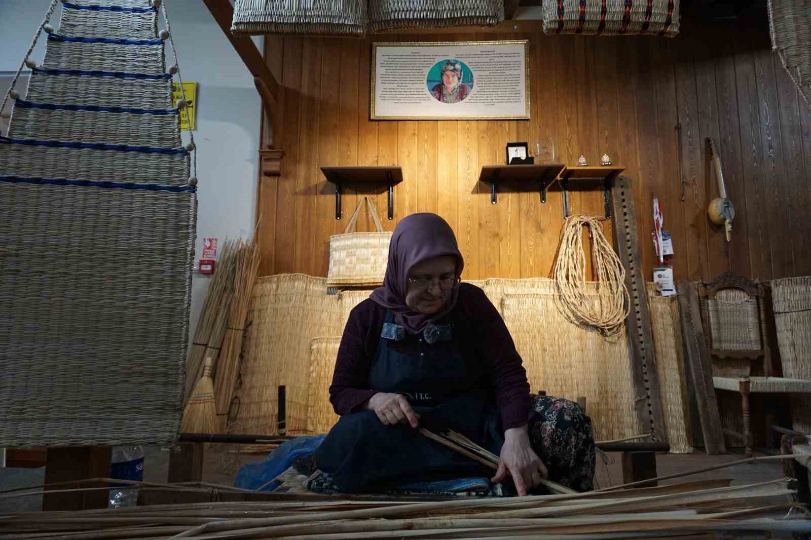 teknolojiye inat hasir dokumaciligi tirede yasatilmaya devam ediyor 6 1GeGOIBe