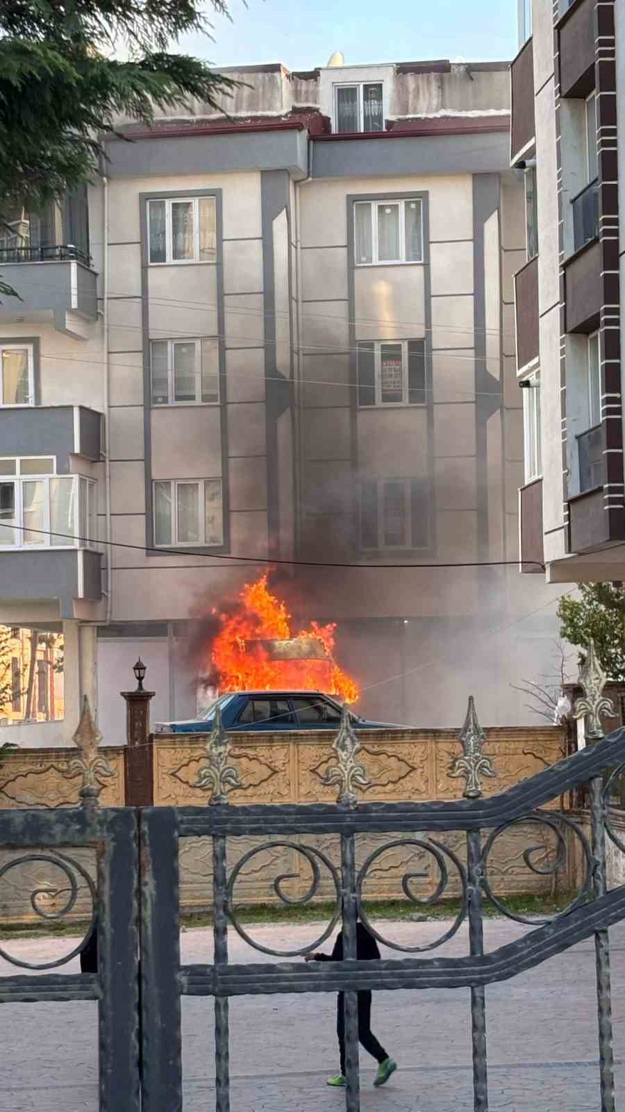 tekstil malzemeleri yuklu minibus alev aldi 0