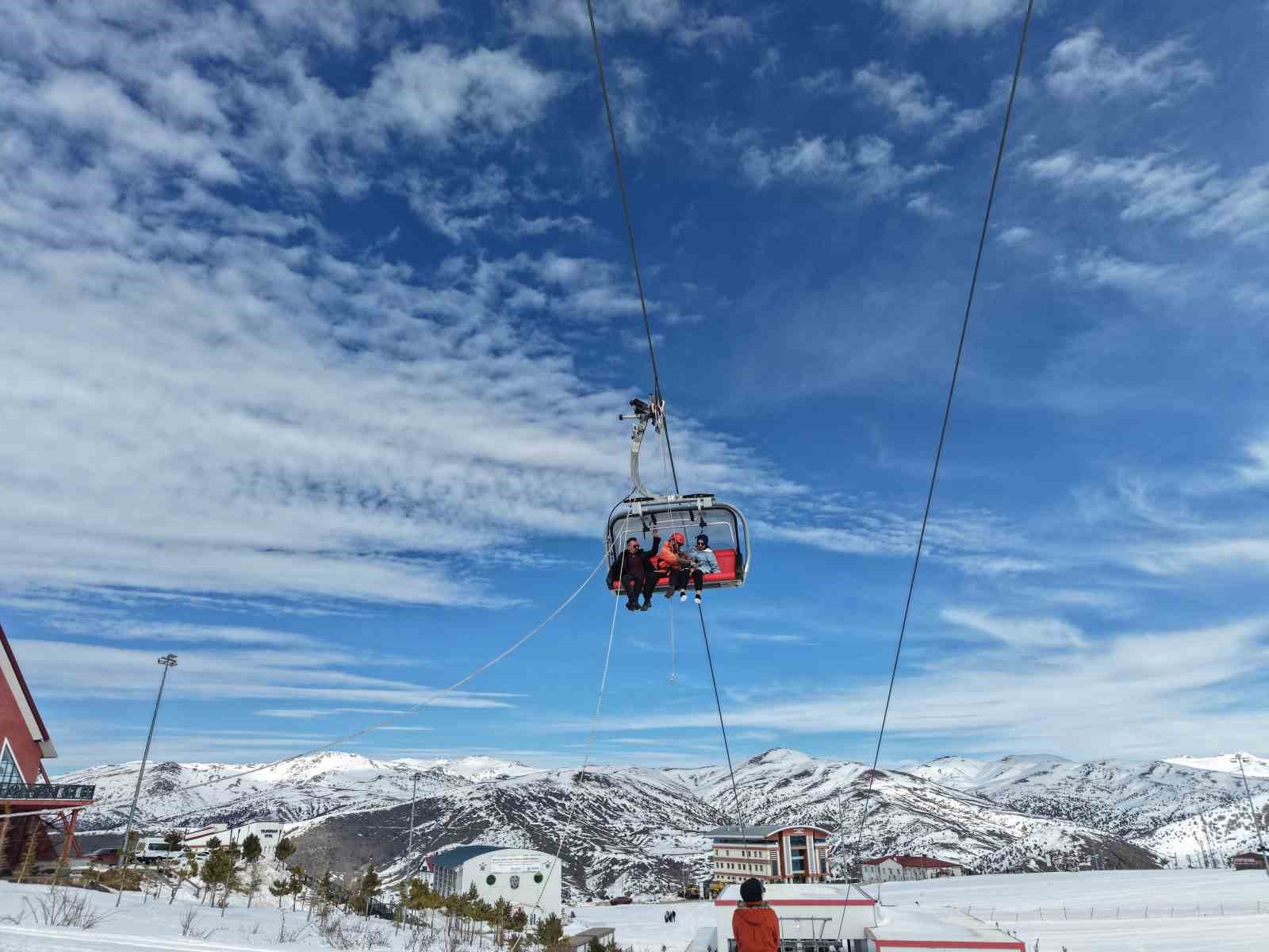 teleferikte mahsur kalanlar basarili bir operasyonla kurtarildi 1 O44QGgIw