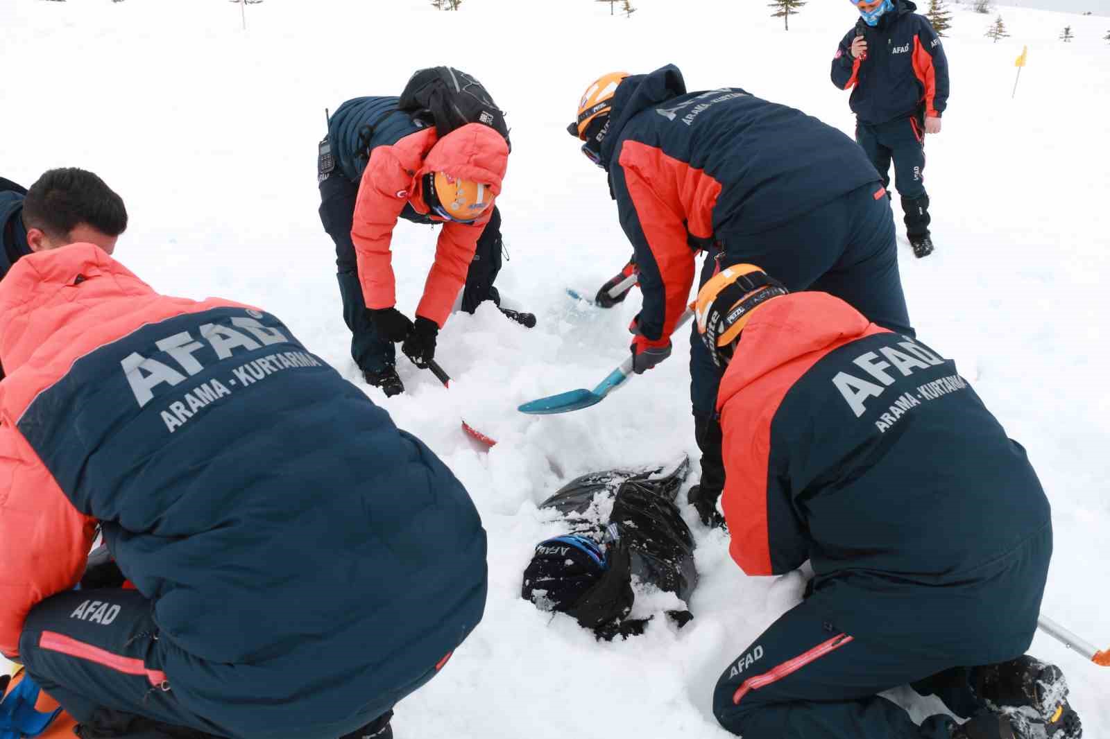 teleferikte mahsur kalanlar basarili bir operasyonla kurtarildi 7