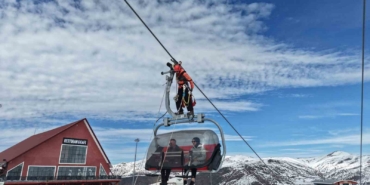 teleferikte-mahsur-kalanlar-basarili-bir-operasyonla-kurtarildi-klYYti7s.jpg