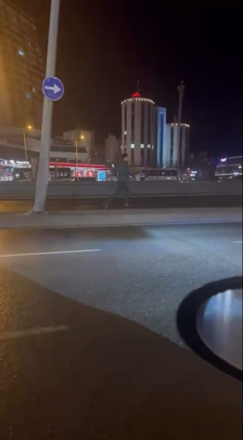 telefon calan adam e 5e kacti bekciler minibuse binerek kovaladi 1 7SBQSgMf
