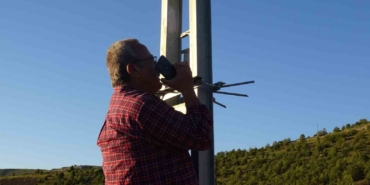 telefon-cekmeyen-mezrada-vatandaslar-elektrik-diregine-cikiyor-Tfbnb1vi.jpg