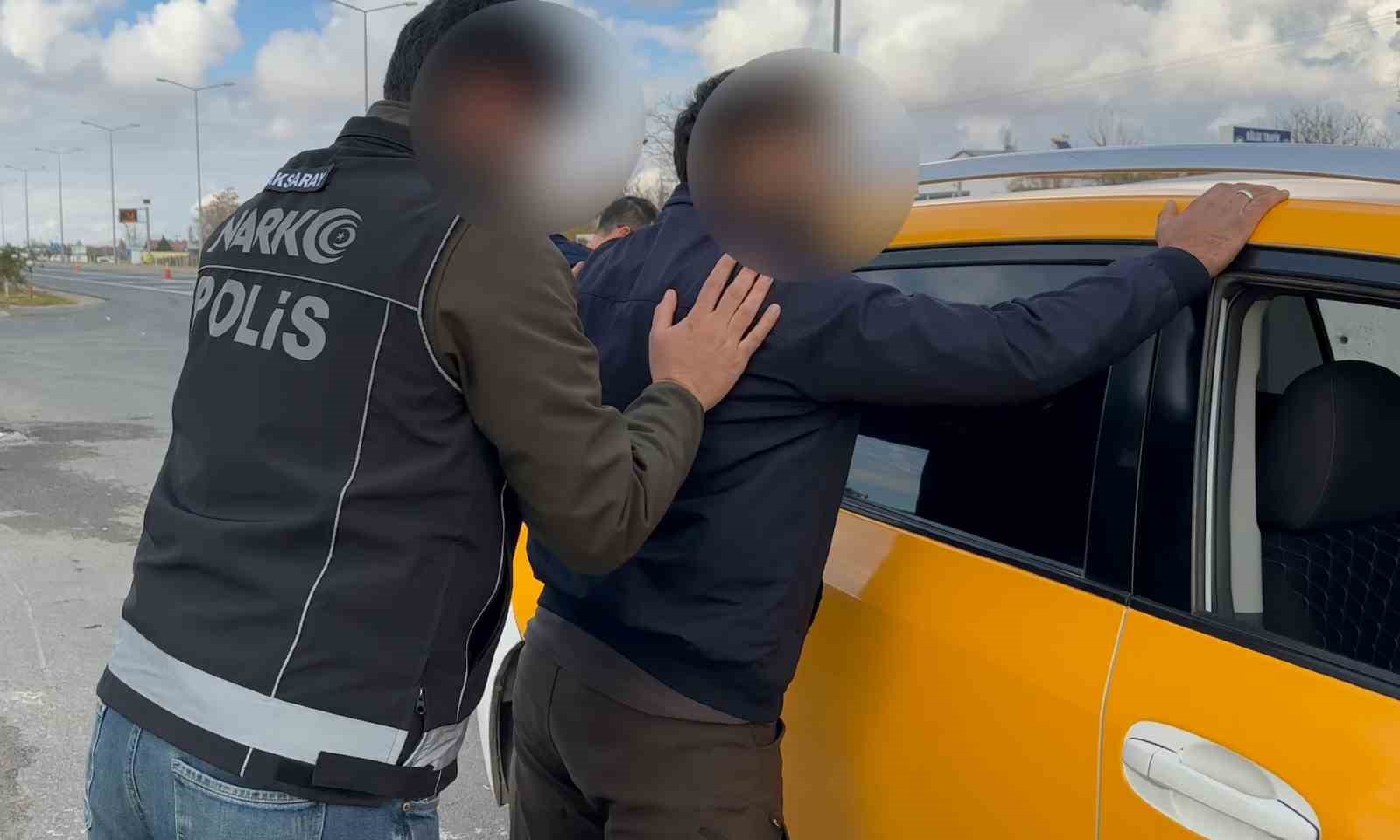telefon dolandiricisi 55 milyonluk altinla taksisinde yakalandi 0 dNJd6ers