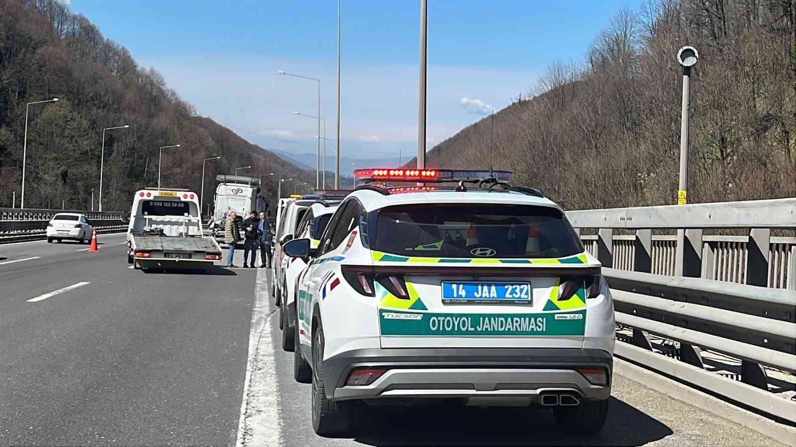 tem otoyolunda 5 aracin karistigi zincirleme kaza 5 yarali 4 v4pMFizD