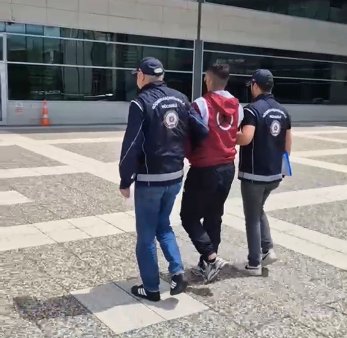 tem otoyolunda 6 duzensiz gocmen yakalandi organizator tutuklandi 0 TILTKr1A