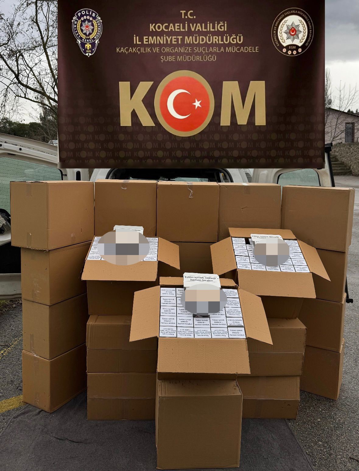 tem otoyolunda durdurulan aracta 300 bin adet makaron ele gecirildi 0 tXN4vwGM