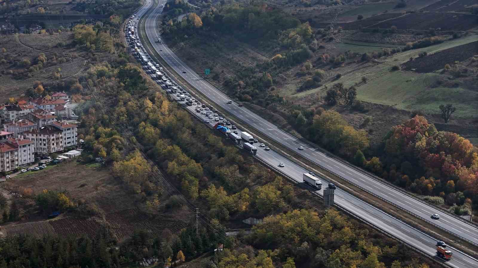 tem otoyolunda iki tir carpisti 1 yarali 3 ThKv4wLp