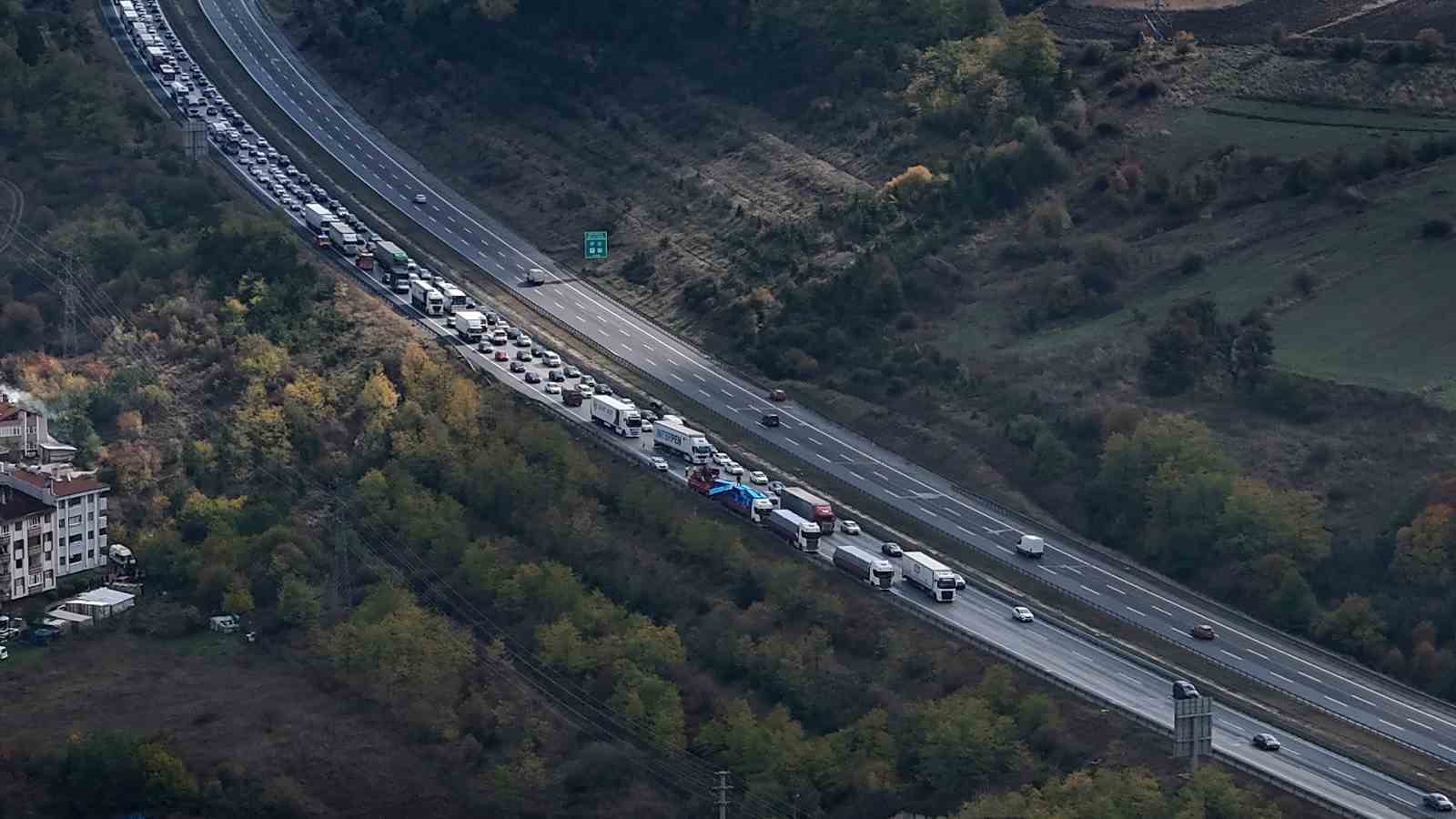 tem otoyolunda iki tir carpisti 1 yarali 6 Fm8MUs93