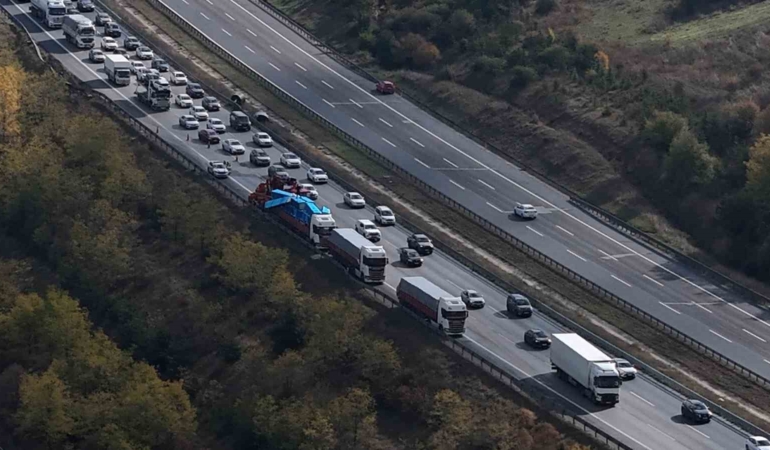 tem-otoyolunda-iki-tir-carpisti-1-yarali-kYC2KeHi.jpg
