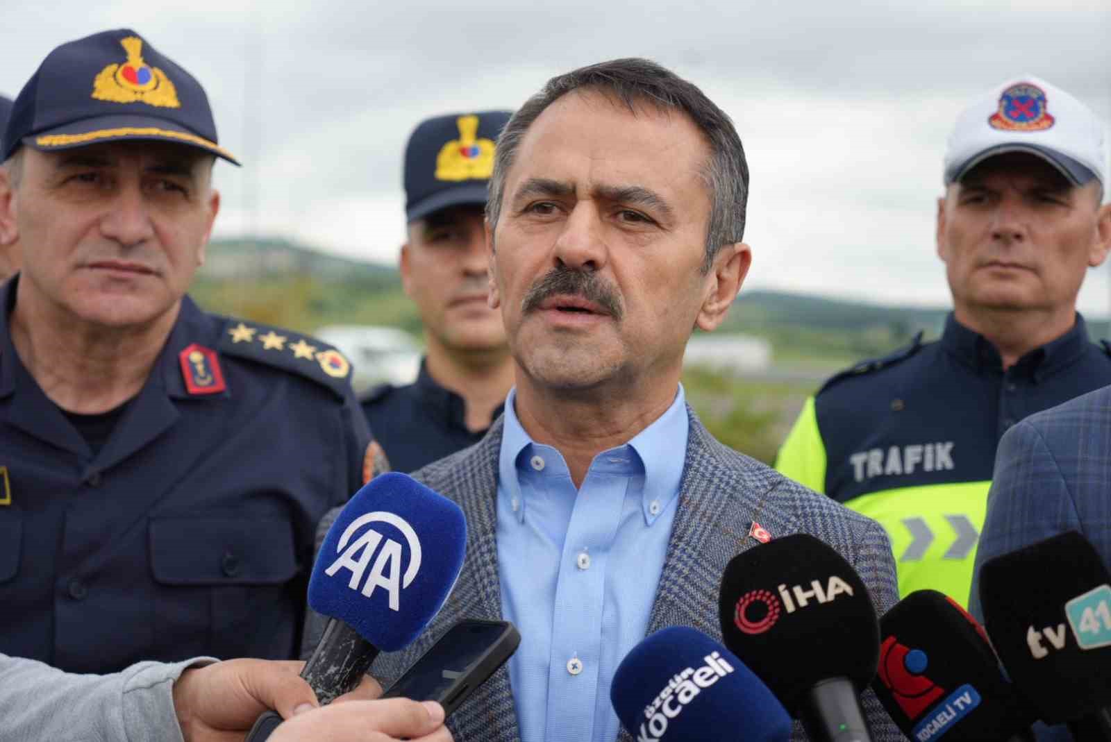 "TEM Otoyolu’nda yüzde 40, Kuzey Marmara ise yüzde 70’lere varan trafik yoğunluğu var" 4 tem otoyolunda yuzde 40 kuzey marmara ise yuzde 70lere varan trafik yogunlugu var 0