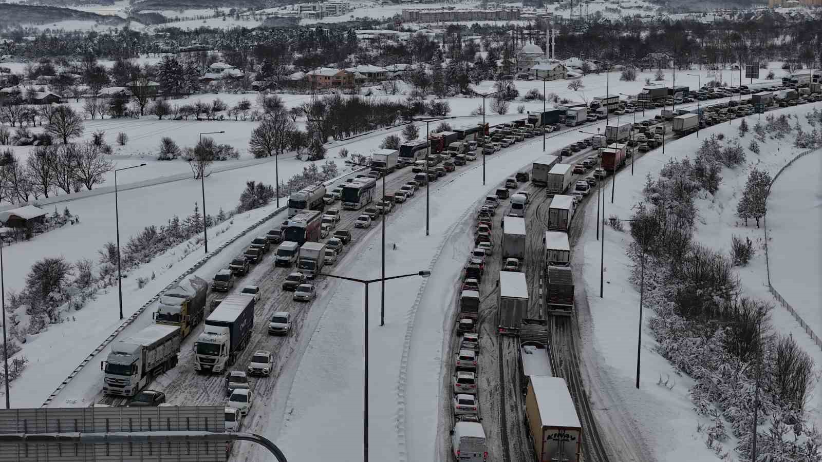 tem otoyolunun bolu gecisinde trafik felc ankara ve istanbul yonunde trafik durdu 3 jEgldVIf