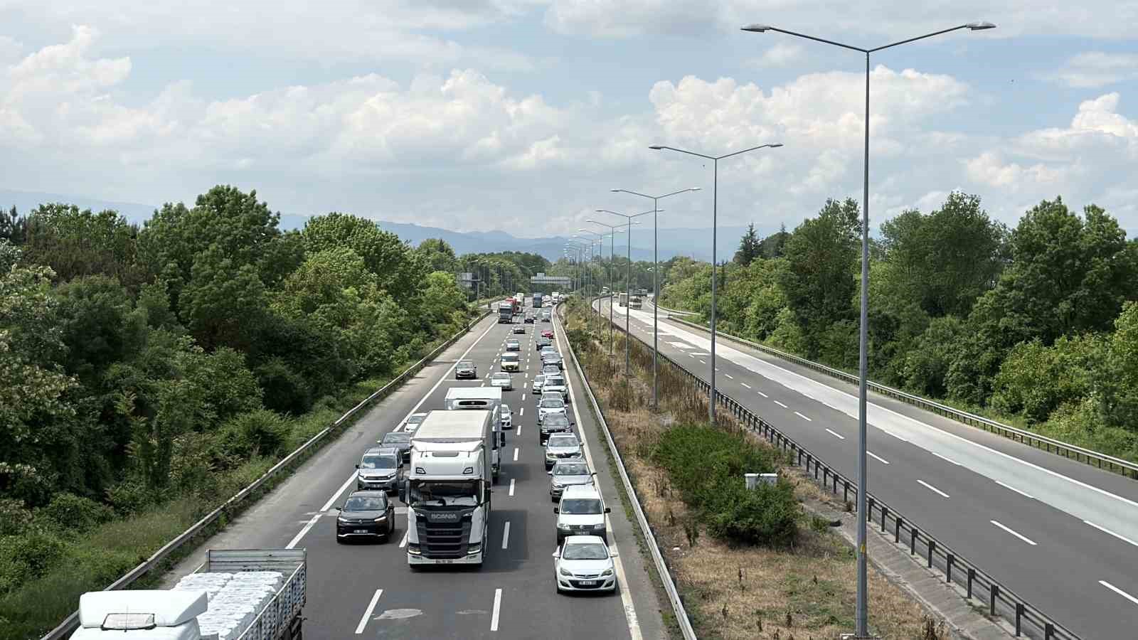 tem otoyolunun duzce gecisinde bayram tatili yogunlugu basladi 5 KOySkTTg
