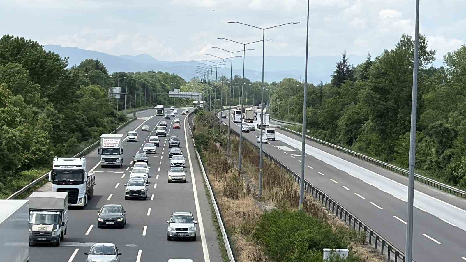 tem otoyolunun duzce gecisinde bayram tatili yogunlugu basladi 6 jP9pRebt