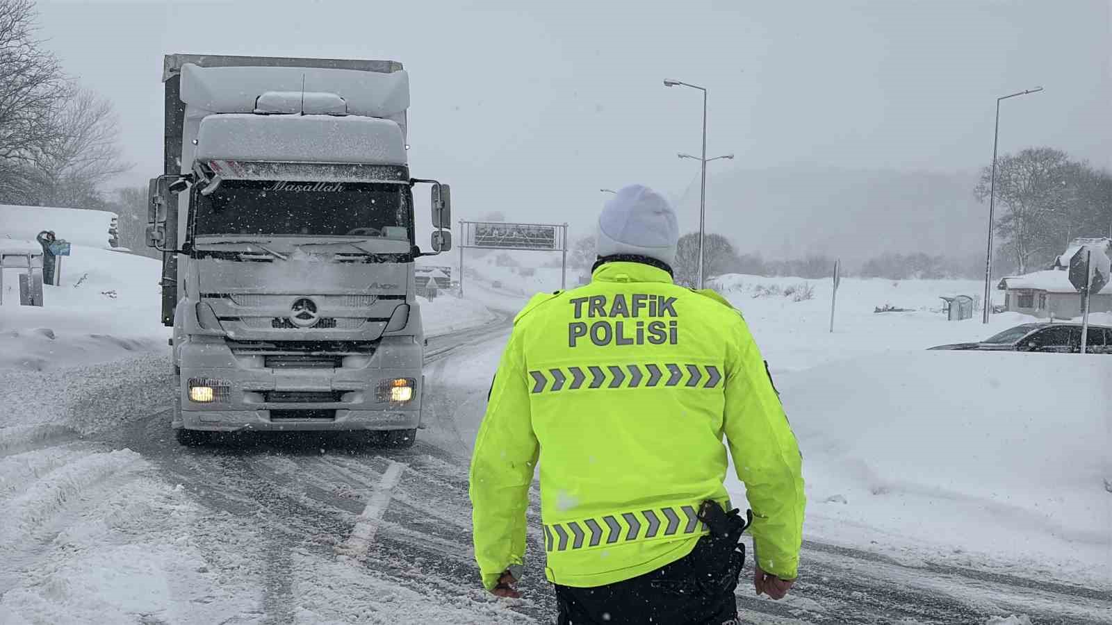 tem ve d 100un bolu gecisi agir tasit trafigine kapatildi 2 AePA561C