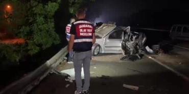 temde-emniyet-seridindeki-araca-tir-carpti-1-cocuk-oldu-3-kisi-yaralandi-qvZhP3gm.jpg