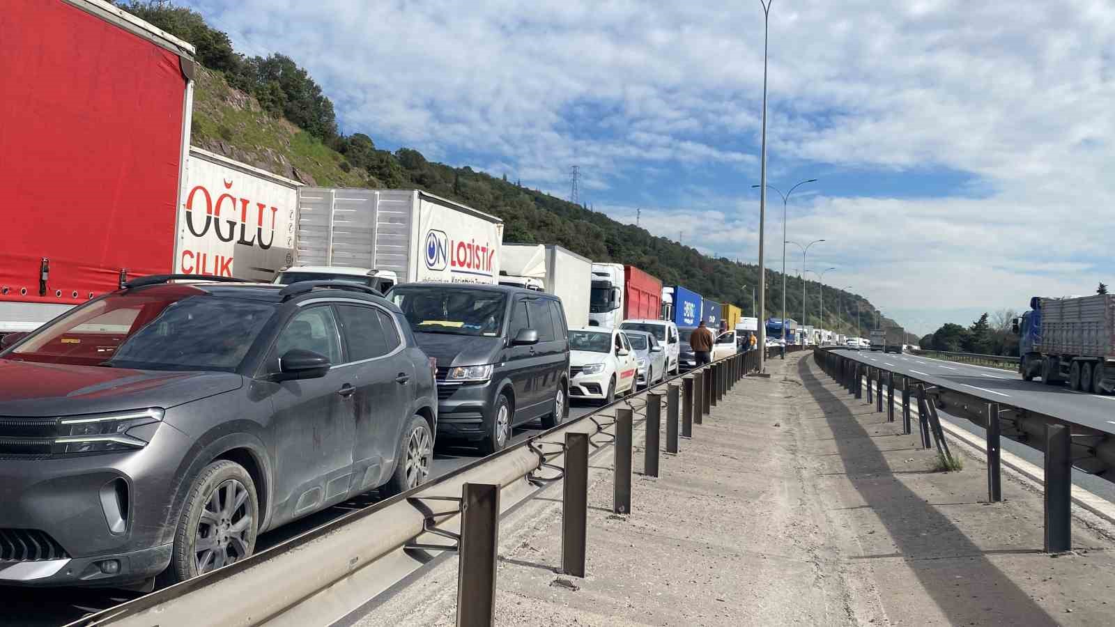 temde iki tir kazaya karisti trafik felc oldu 1 Jc7aGOWj