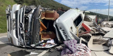 temde-iki-tir-kazaya-karisti-trafik-felc-oldu-EaqArWGS.jpg