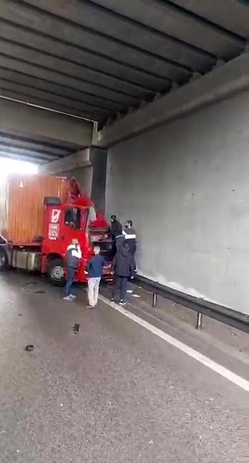temde korkunc kaza kendi kullandigi tirin altinda can verdi 2 DZI3TCNs