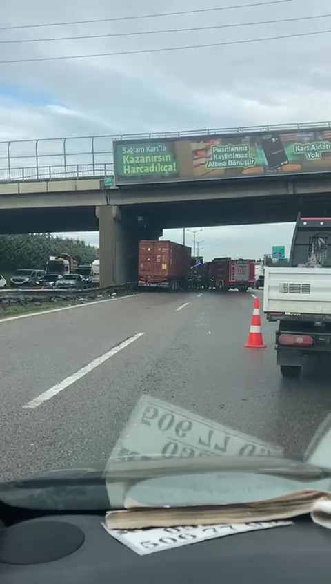 temde korkunc kaza kendi kullandigi tirin altinda can verdi 3 CJlwWOpV