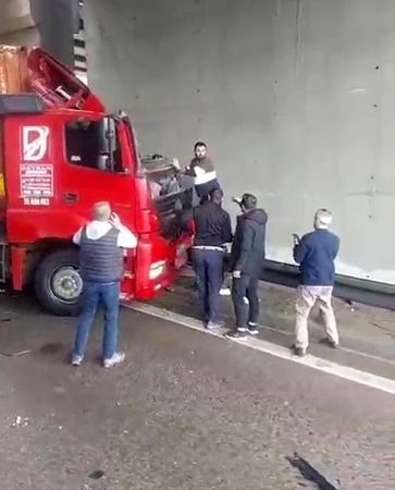 temde-korkunc-kaza-kendi-kullandigi-tirin-altinda-can-verdi-8m7wwmuG.jpg
