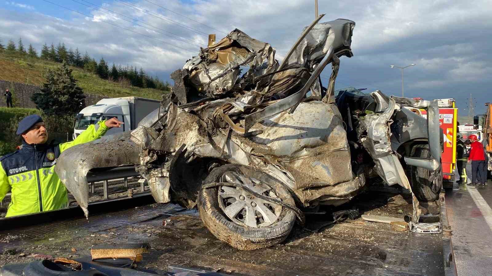 temde otomobil devrilen tir dorsesinin altinda kaldi kari koca hayatini kaybetti 0 GqFVp6vD