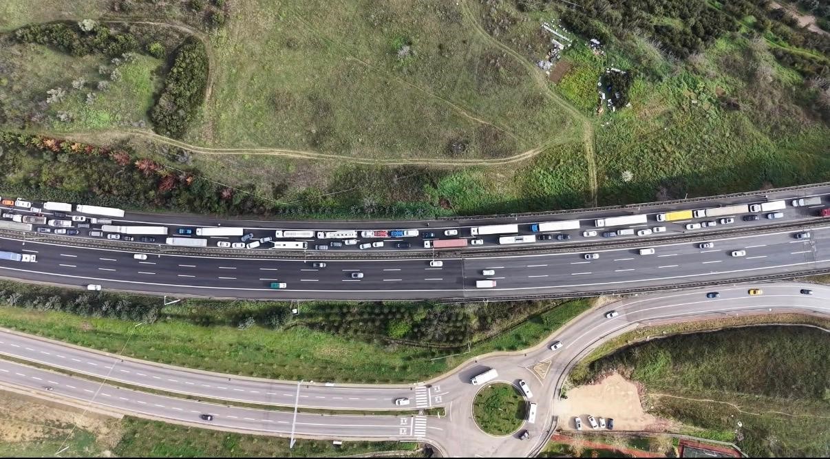 temde otomobil devrilen tir dorsesinin altinda kaldi kari koca hayatini kaybetti 2 RCRiKn1Z