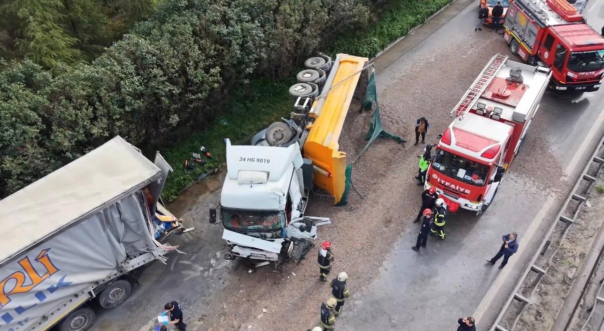 temde otomobil devrilen tir dorsesinin altinda kaldi kari koca hayatini kaybetti 3 PK7wVNjF