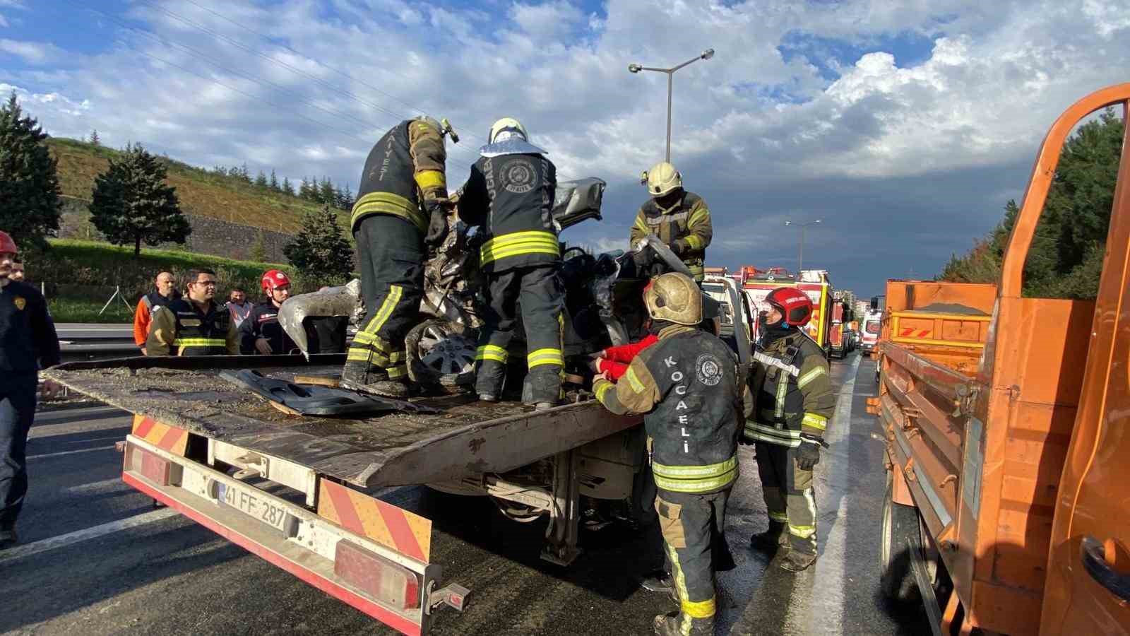 temde otomobil devrilen tir dorsesinin altinda kaldi kari koca hayatini kaybetti 7 VYq4kY8r