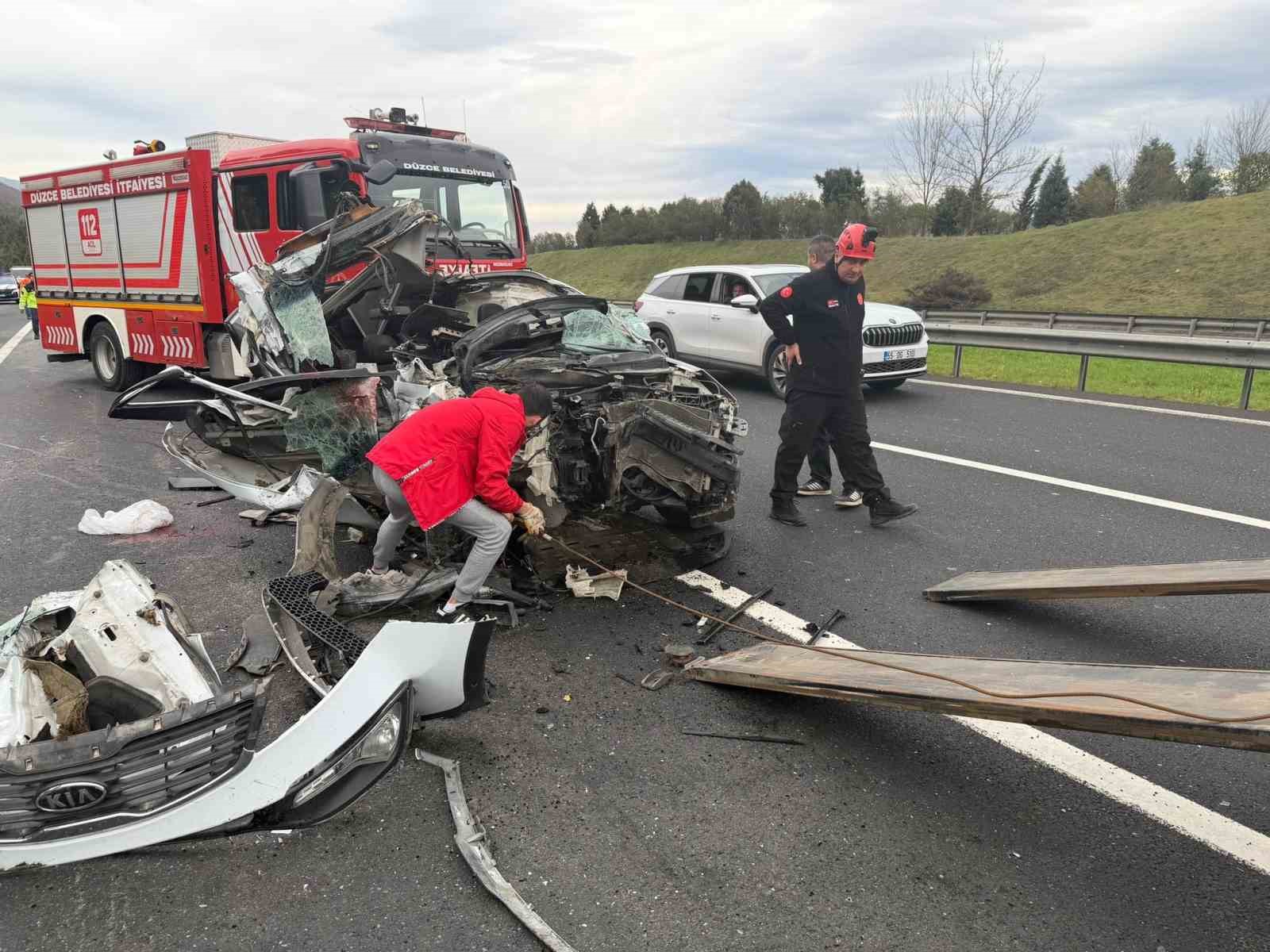 temde otomobil tira carpti 1 olu 1 yarali 2 Qru123iI