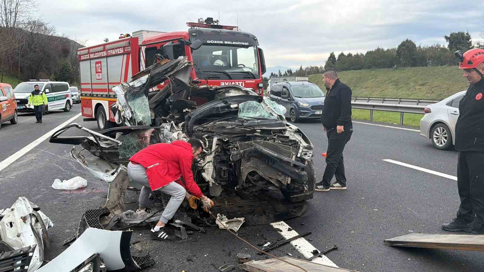 temde otomobil tira carpti 1 olu 1 yarali 3 IPjOV5TR