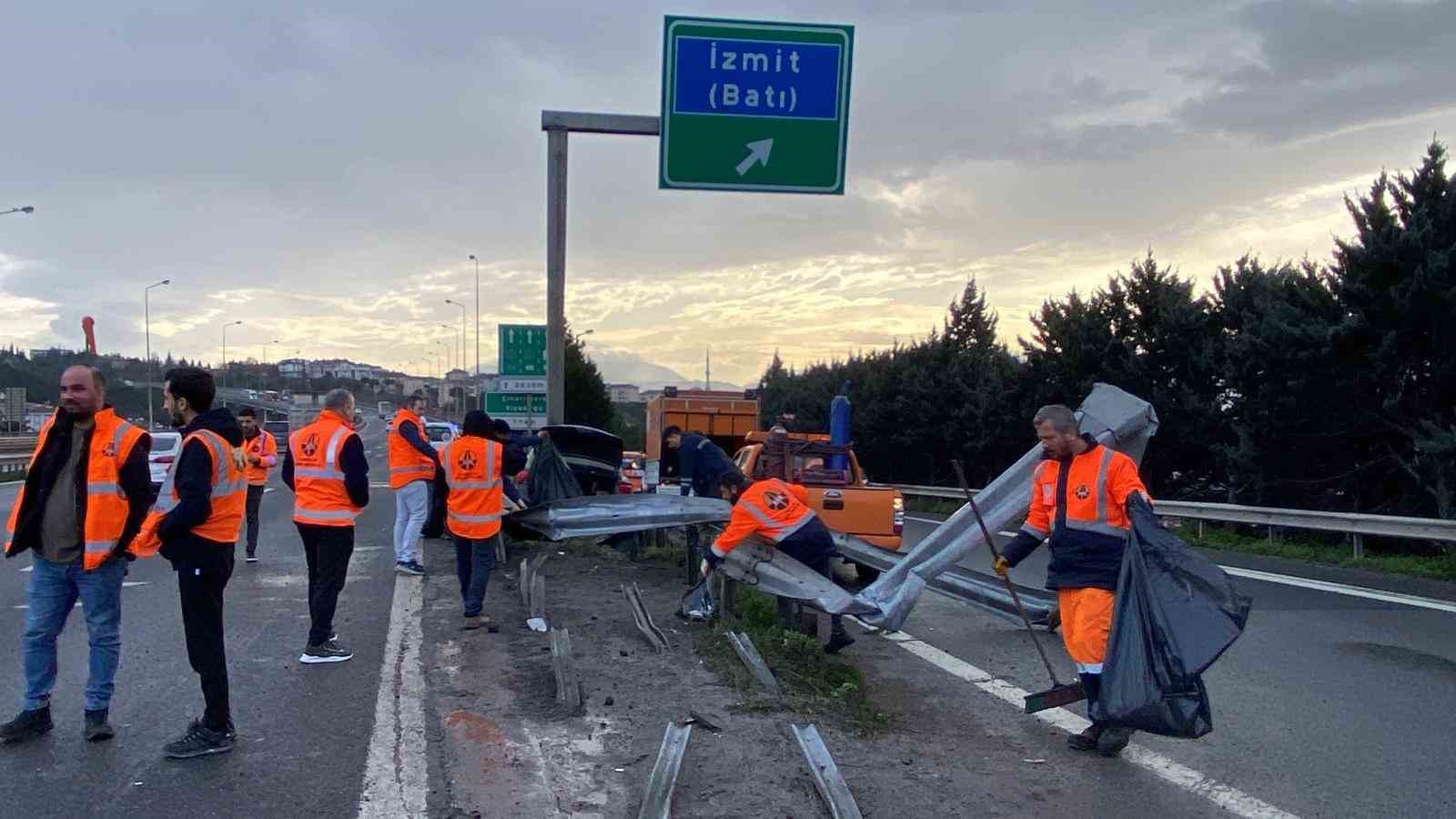 temde otomobilin carptigi bariyer yerinden sokuldu 1 yarali 5 rYtthXBe