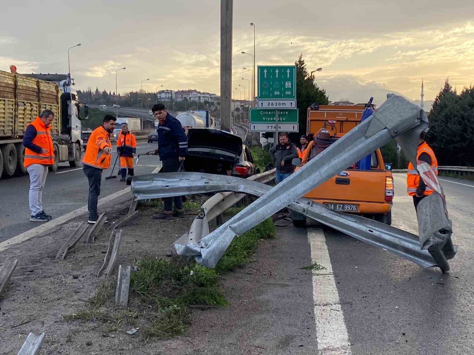 temde otomobilin carptigi bariyer yerinden sokuldu 1 yarali 6 kypDjSz4