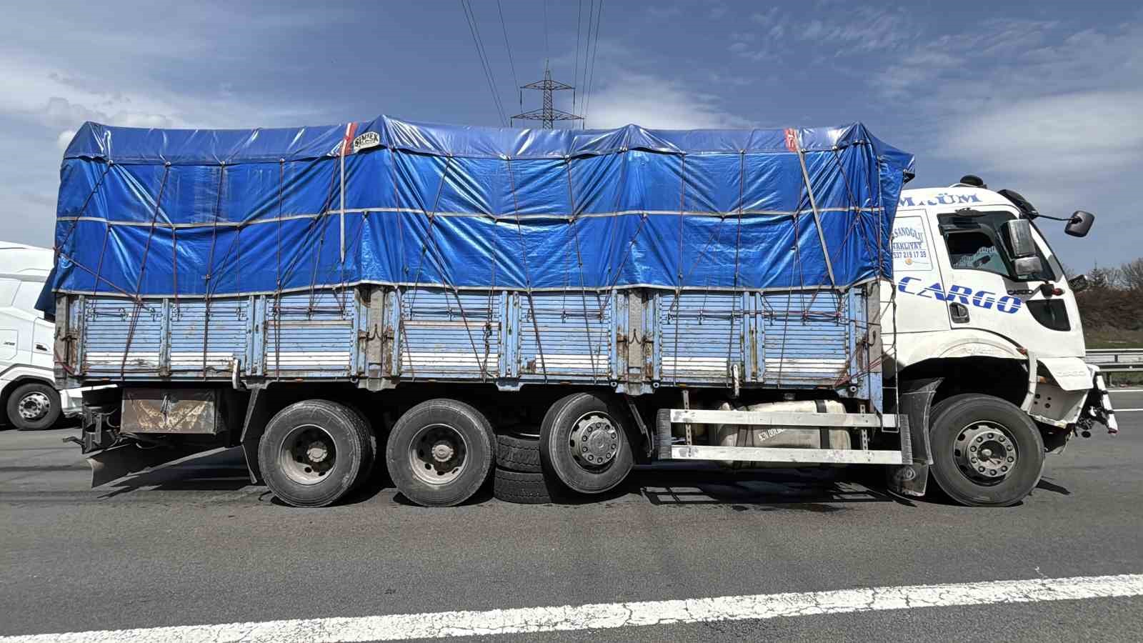 temde tirdan kopan lastik kamyonun altina girdi 5 rCFv7CKS
